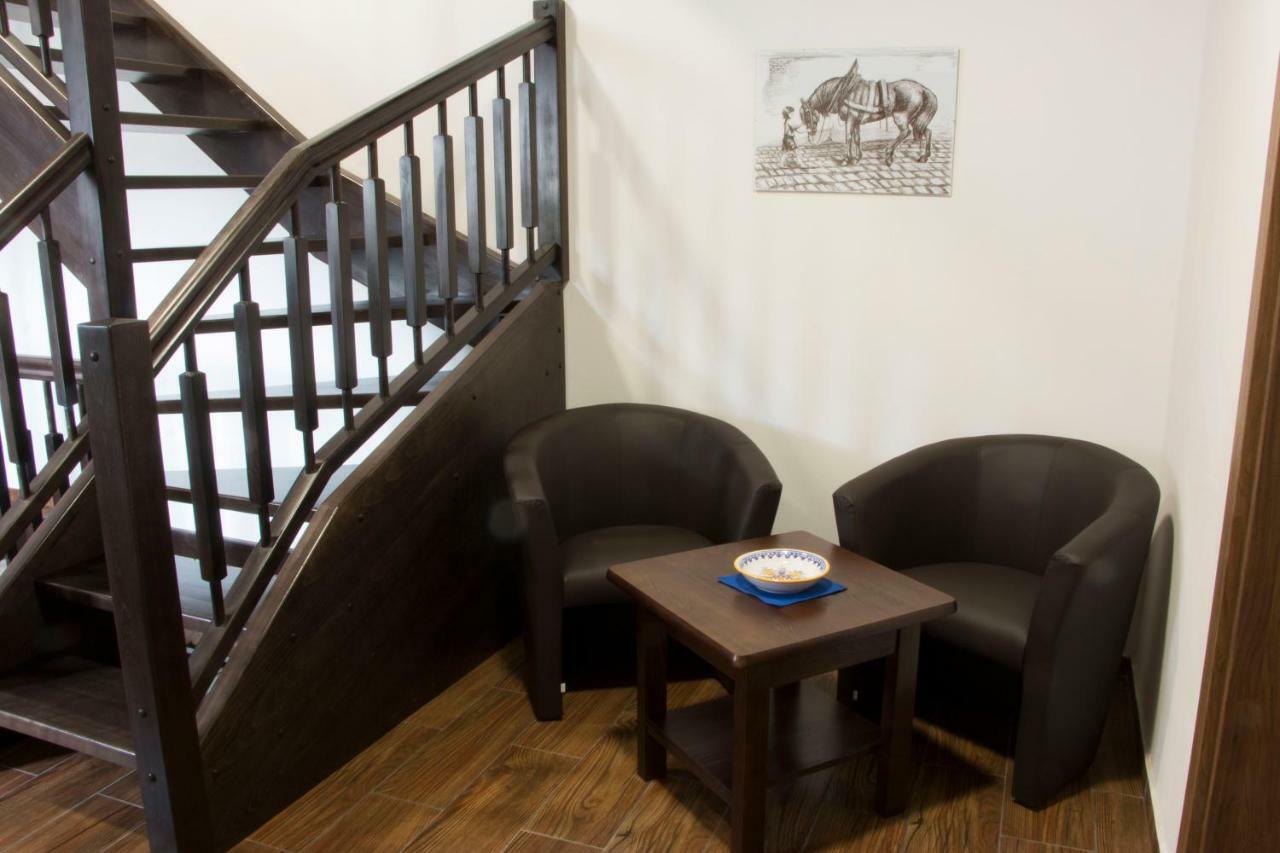 Hotel Cechuv Dvur à Louka  Extérieur photo